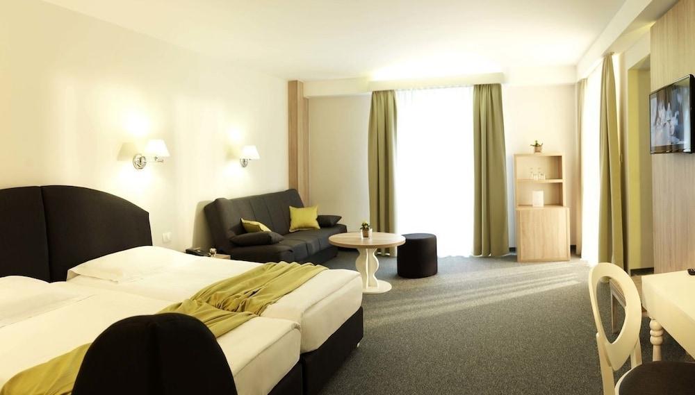 Socializing Hotel Mirna - Terme&Wellness Lifeclass Portorose Esterno foto