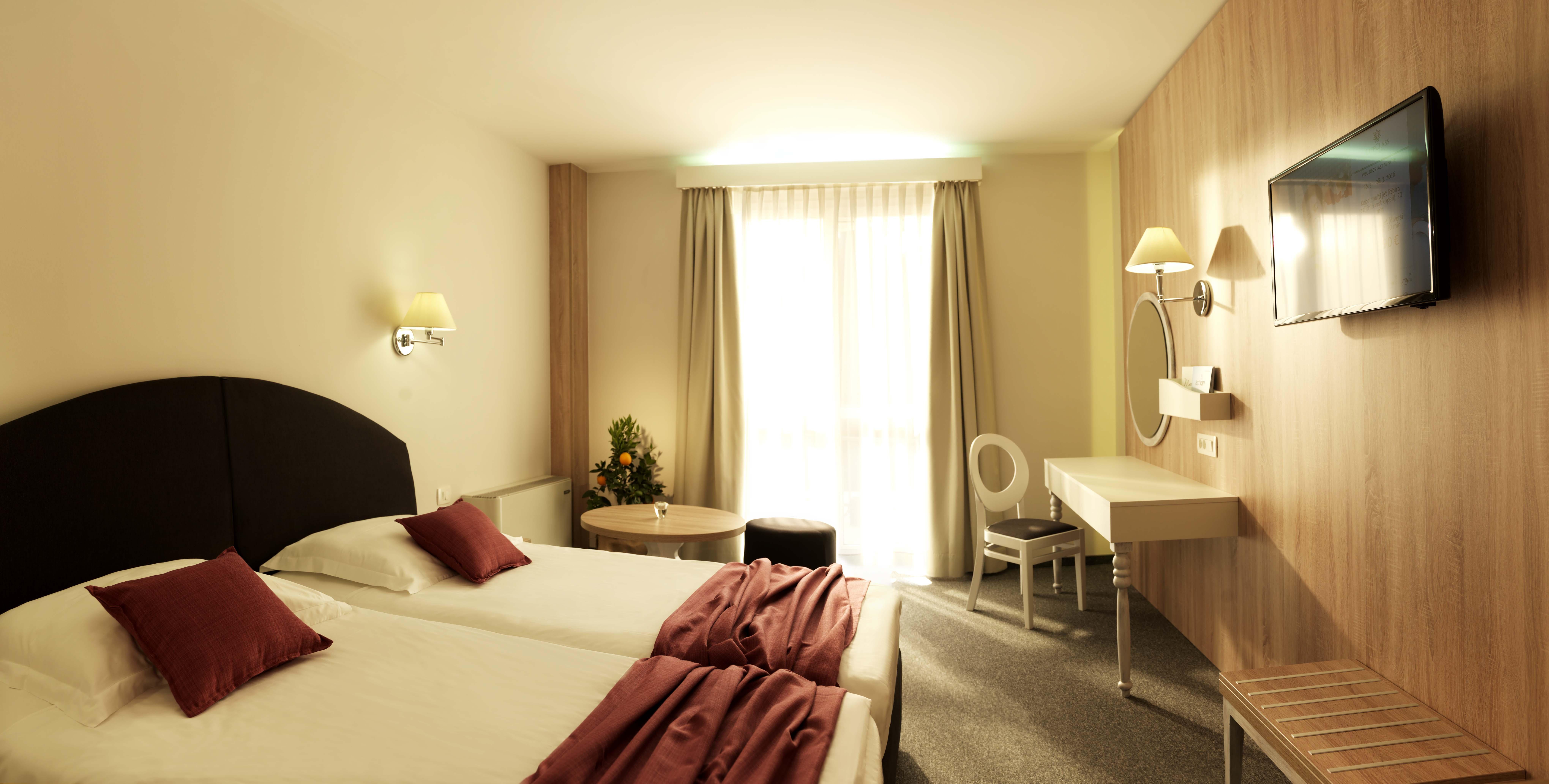 Socializing Hotel Mirna - Terme&Wellness Lifeclass Portorose Esterno foto