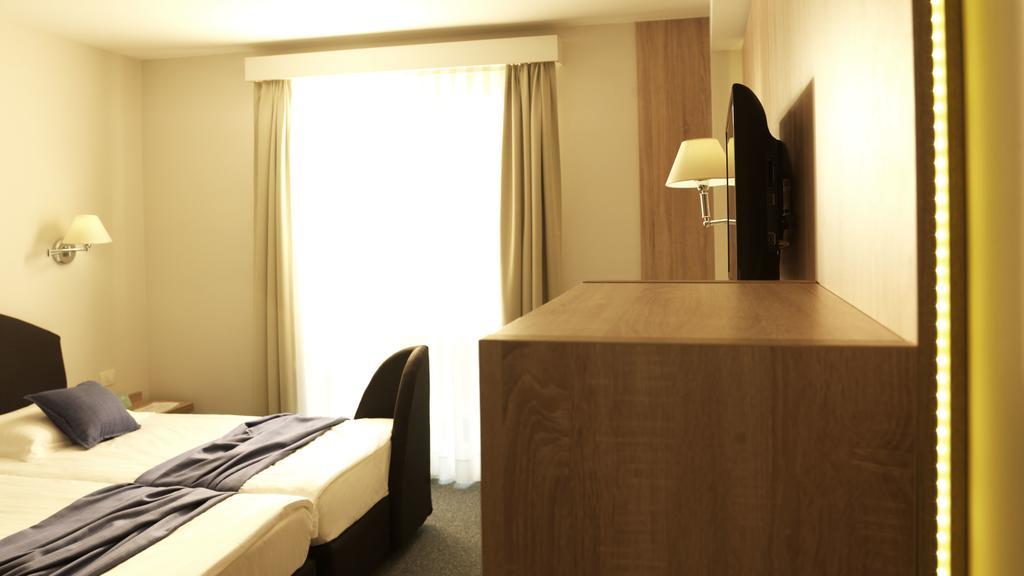 Socializing Hotel Mirna - Terme&Wellness Lifeclass Portorose Esterno foto